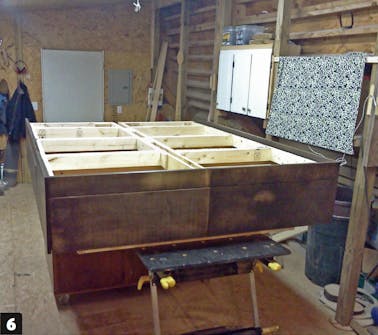 Dobbeltseng med opbevaring: Bland et glas vandbejdse Dobbeltseng med opbevaring: Bland et glas vandbejdse